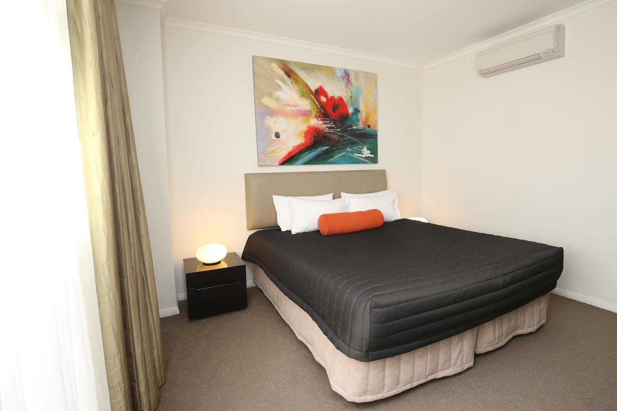 Indulge Apartments - Ontario Mildura Luaran gambar
